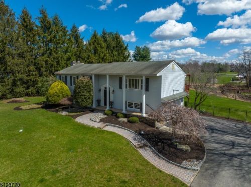 109 Barley Sheaf Rd, Flemington, NJ 08822-3181