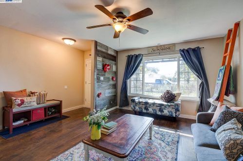 445 Parkwood Dr, Manteca CA  95336-2848 exterior