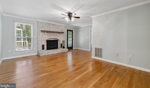 11831 Parliament Dr, Woodbridge VA  22192-1006 exterior