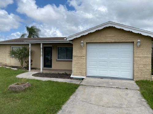 10100 Kingswood Ln, Port Richey, FL 34668-3723