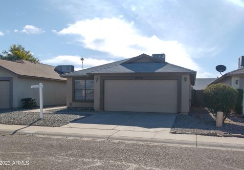 8823 Amelia Ave, Phoenix, AZ 85037-2366