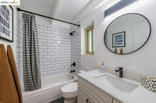 5857 Ascot Dr, Oakland CA 94611-1711 exterior