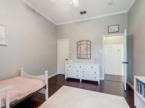 5701 Northcrest Dr, Lewisville TX  75028-4803 exterior