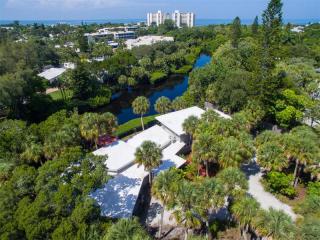 184 Sandy Hook Rd, Sarasota, FL 34242-1682