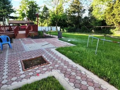 65 Jefferson Dr, Piscataway NJ  08854-5052 exterior