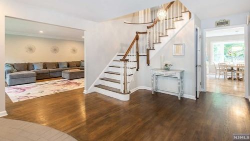 211 Arrow Ln, Franklin Lakes, NJ 07417-2109