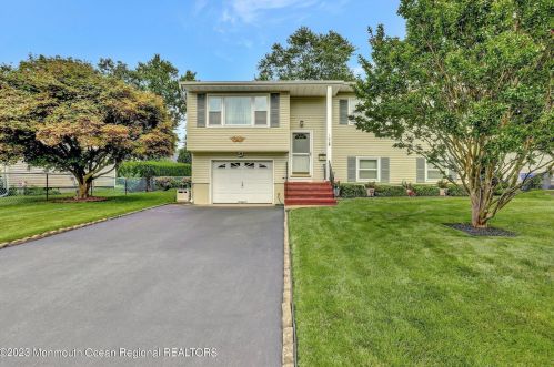 107 Coolidge Dr, Bricktown, NJ 08724-2703