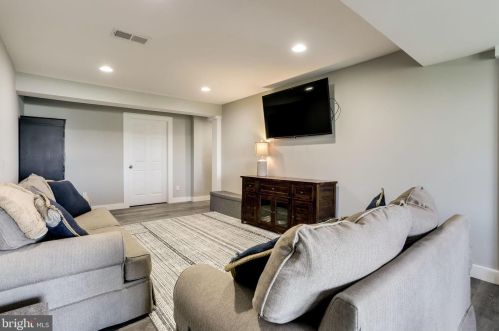 13495 Eagles Rest Dr, Leesburg VA 20176-5035 exterior