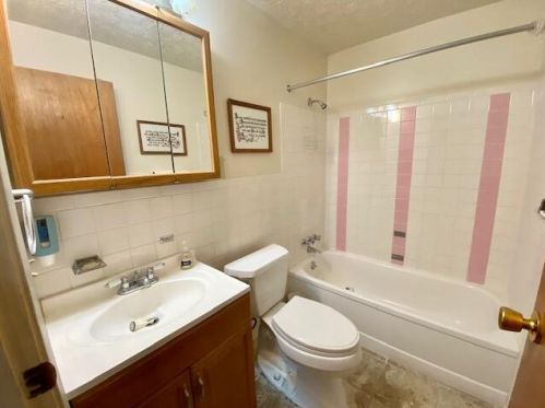 59 Miriam Dr, Florence KY  41042-1809 exterior