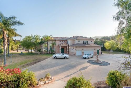 1905 Alpha Rd, Glendale, CA 91208-2109