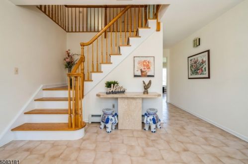 27 Lefke Ln, Whippany, NJ