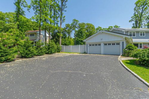 1 Sleepy Hollow Ln, Huntington Station, NY 11746-6145
