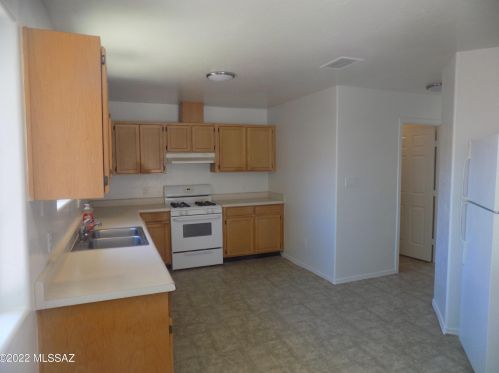 455 Baffert Dr, Nogales, AZ 85621-3402