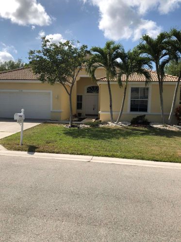 9172 Cove Point Cir, Boynton Beach, FL 33472-2764