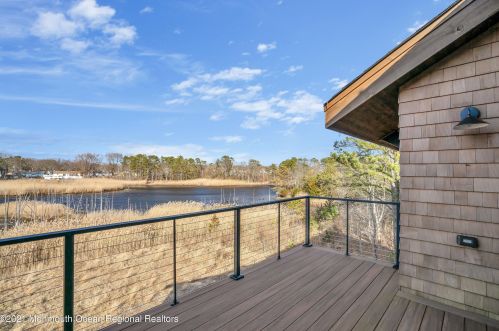 49 Cherokee Ln, Bricktown NJ  08724-4405 exterior