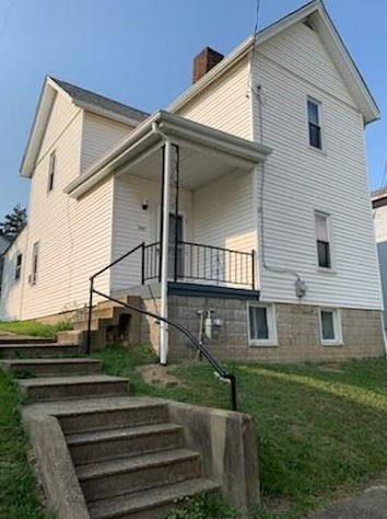 207 Elm St, Claysville, PA 15323-2378