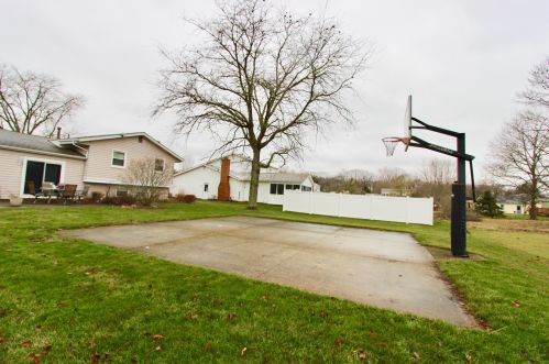 1030 Amboise Dr, Marion OH 43302-6614 exterior