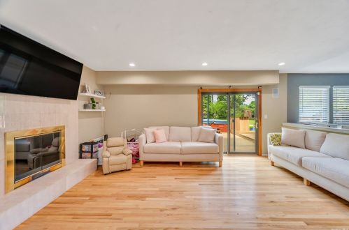 3 Hyanis Ct, Mount Sinai NY  11766-1809 exterior