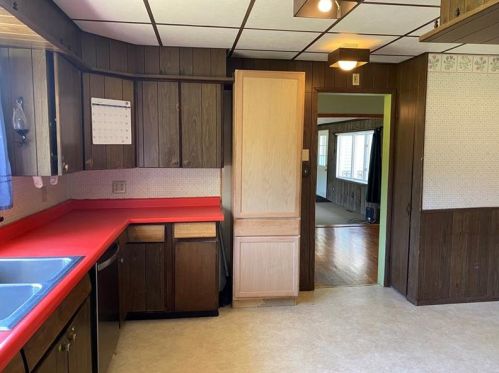 4296 Seneca Rd, Hermitage PA  16150-9631 exterior