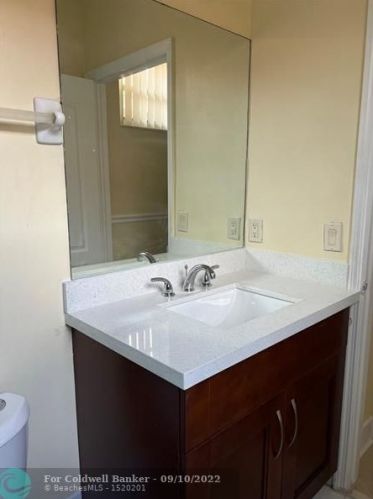 16800 36 Ct, Hollywood FL exterior