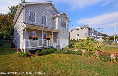 39 Shore Dr, Monmouth Hills NJ  07732-1027 exterior