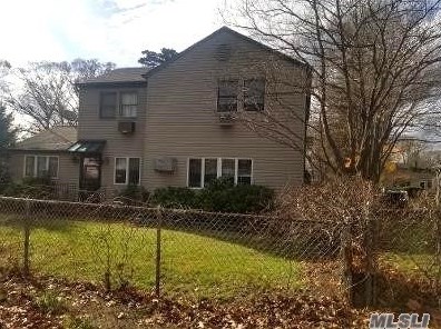 26 Washington Ave, South Setauket, NY 11720-3213