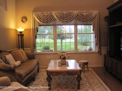 6 Seminole Ct, Jackson Twp NJ  08527-4042 exterior