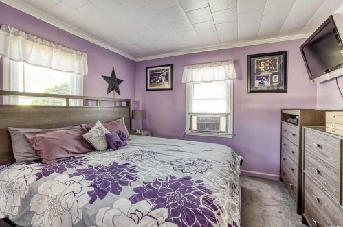 661 East Dr, North Lindenhurst NY  11757-3106 exterior