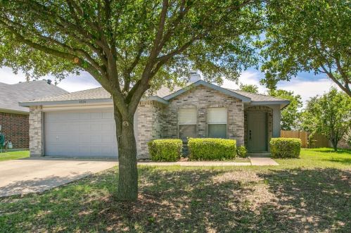 8224 Montecito Dr, Denton, TX 76210-3859