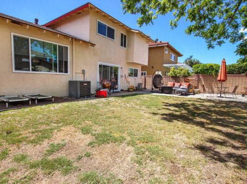 6907 Leilani Ln, Cypress CA  90630-5719 exterior