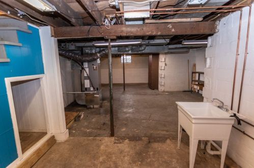 1525 Crawford Ave, Connellsville PA  15425-1622 exterior