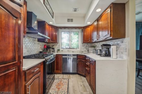 213 Louis Pl, Iselin NJ  08830-1205 exterior