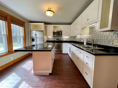 30 Greenwood Rd, Unity NH  03773-3004 exterior