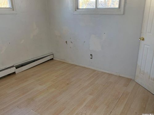 9 Maple St, Central Islip NY  11722-3105 exterior