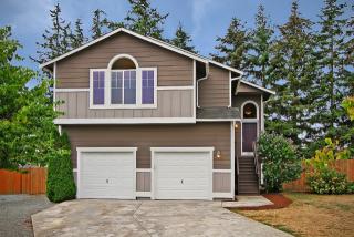 7122 277th Pl, Camano Island, WA 98292-6032