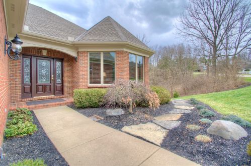 889 Squire Valley Dr, Covington, KY 41017-1368