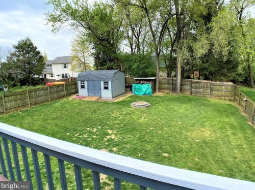 381 Lake St, Ephrata PA  17522-2456 exterior