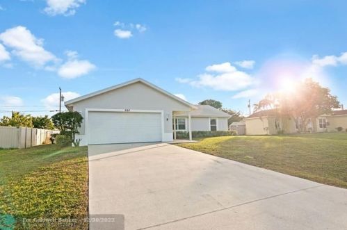 662 Mccracken Ave, Fort Pierce, FL 34953-3932