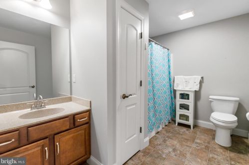 77 Midway Farms Ln, Lancaster PA  17602-2671 exterior