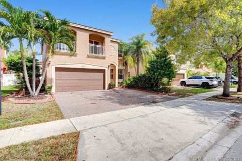 5255 159th Ave, Hollywood, FL 33027-4994