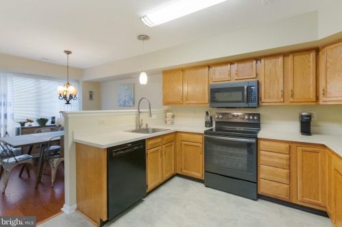 43 Tarragon Ct, West Deptford NJ  08086-2410 exterior