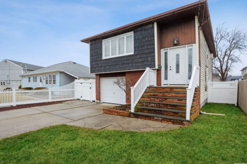 50 Neptune Ave, North Lindenhurst, NY 11757-6821