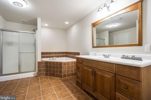 20 Hartlake Dr, Fredericksburg VA  22406-4635 exterior