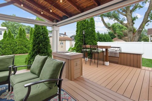 49 Roderick Rd, West Islip NY  11795-2632 exterior