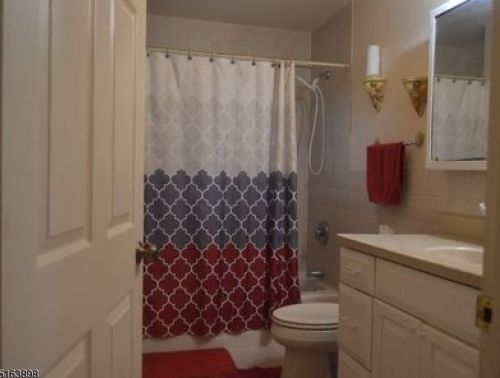 78 Parkway, West Paterson NJ  07424-1256 exterior