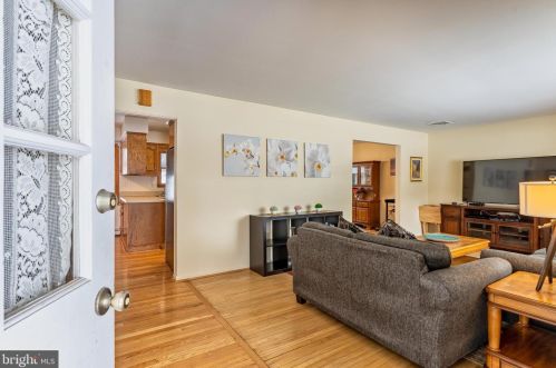 519 Edgewood Ave, Lansdale, PA 19446-2745