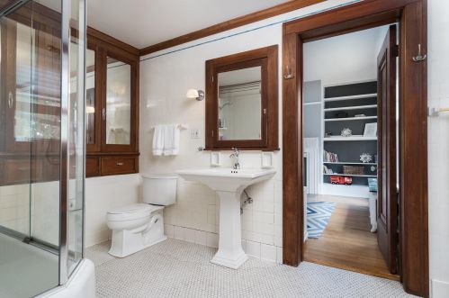 2359 Wahl Ave, Milwaukee WI 53211-3826 exterior