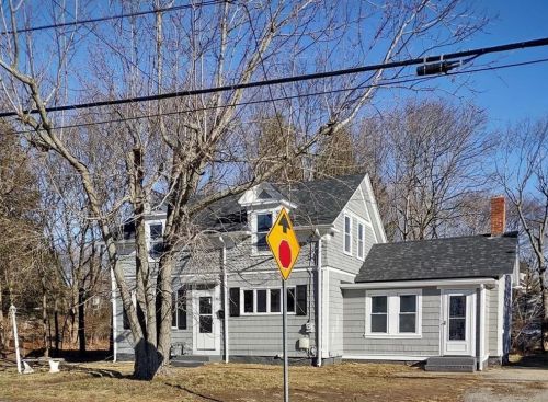 196 Greenwich Ave, Warwick RI  02886-1601 exterior