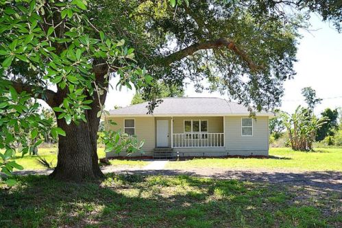 5470 Holland Dr, Mims, FL 32754-6910