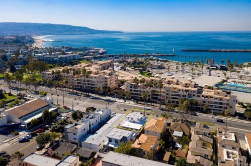 304 Catalina Ave, Redondo Beach, CA 90277-2830